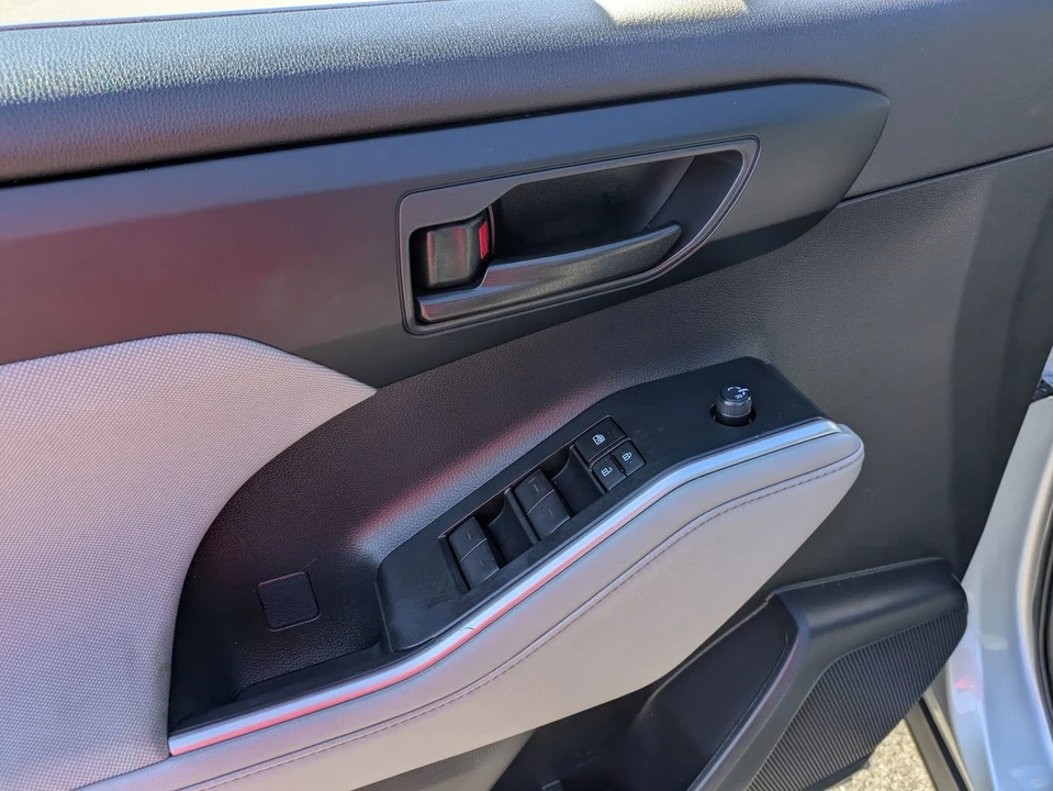 2023 Toyota Highlander - Image 16 of 21