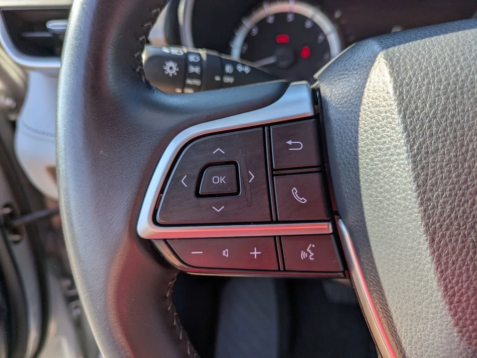 2023 Toyota Highlander - Image 18 of 21