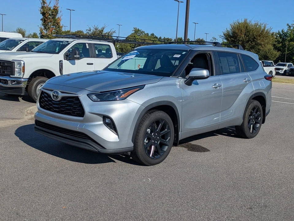 2023 Toyota Highlander - Image 8 of 12