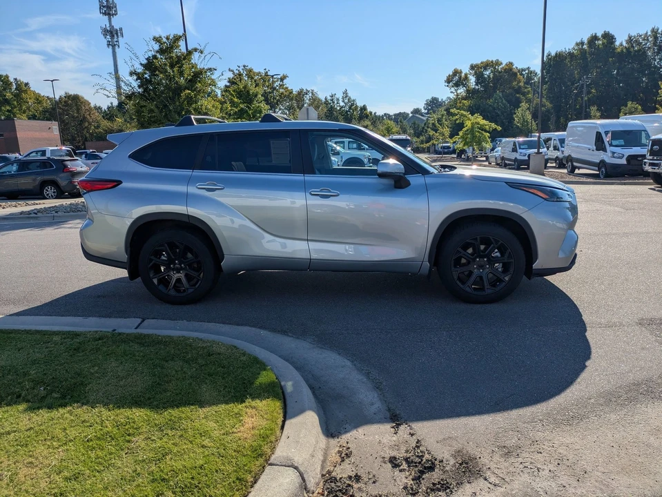 2023 Toyota Highlander - Image 3 of 21