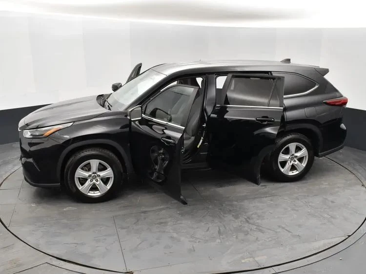 2023 Toyota Highlander - Image 7 of 12
