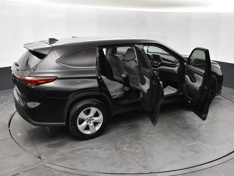 2023 Toyota Highlander - Image 6 of 12