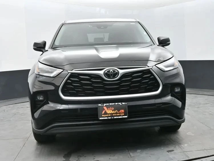 2023 Toyota Highlander - Image 3 of 12