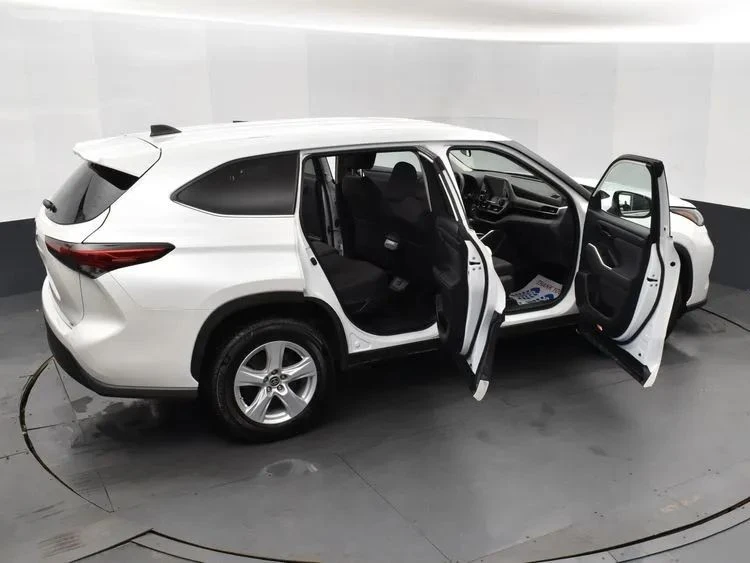 2023 Toyota Highlander - Image 5 of 12