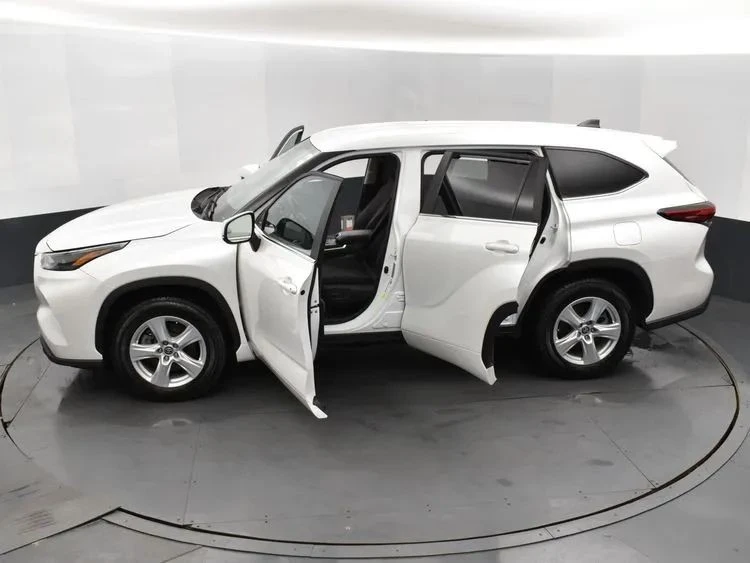 2023 Toyota Highlander - Image 6 of 12