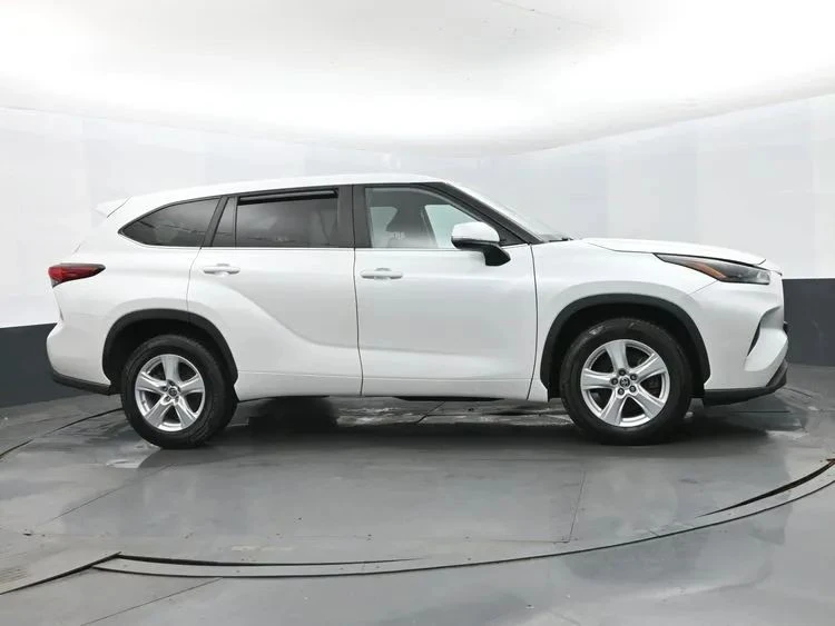 2023 Toyota Highlander - Image 3 of 12