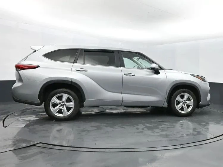 2023 Toyota Highlander - Image 4 of 12