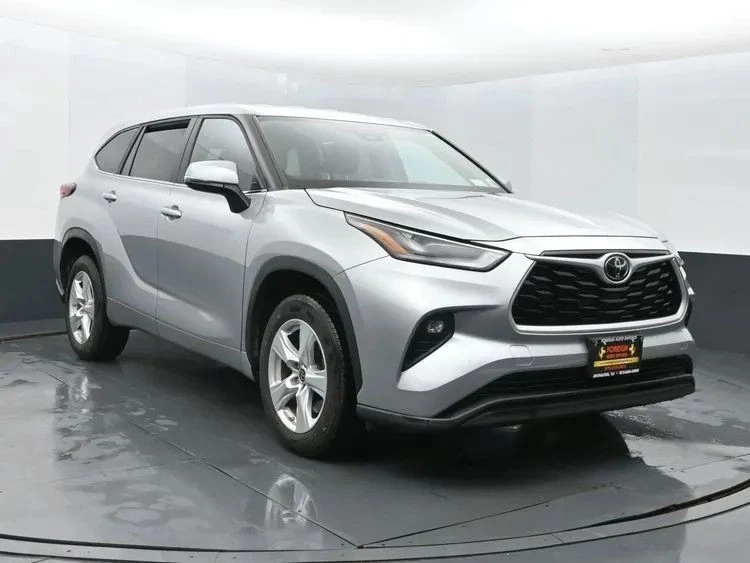 2023 Toyota Highlander - Image 2 of 12
