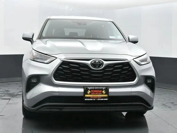 2023 Toyota Highlander - Image 3 of 12