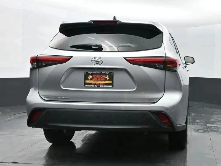 2023 Toyota Highlander - Image 8 of 12