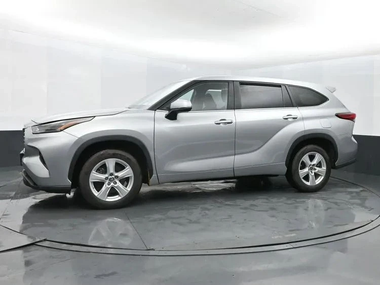 2023 Toyota Highlander - Image 5 of 12