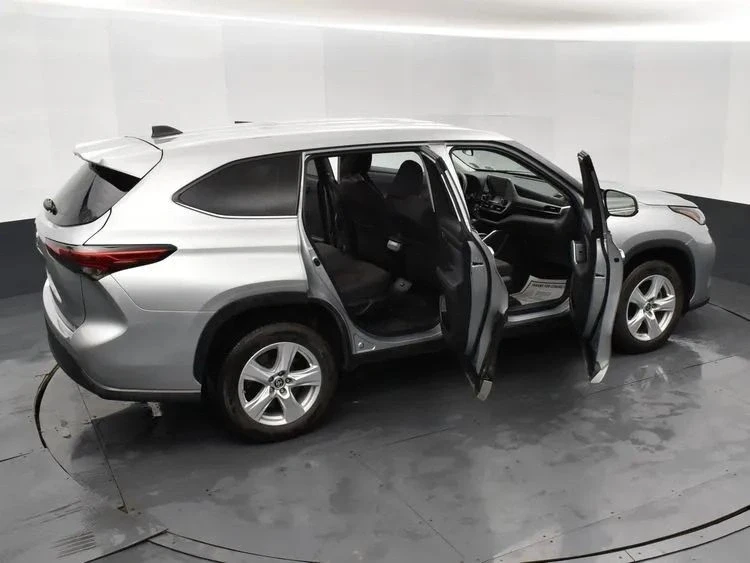2023 Toyota Highlander - Image 6 of 12