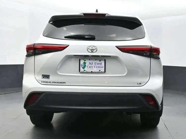 2023 Toyota Highlander - Image 8 of 12