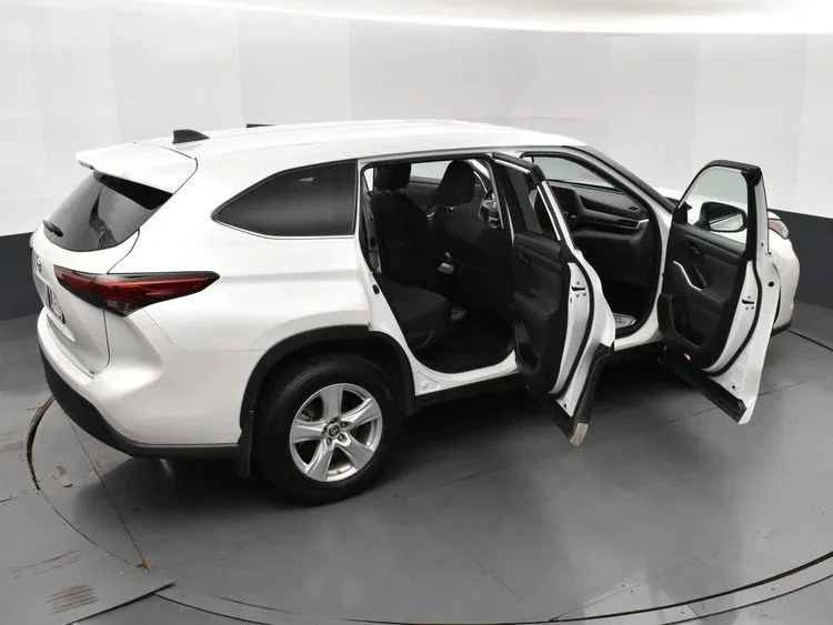 2023 Toyota Highlander - Image 6 of 12