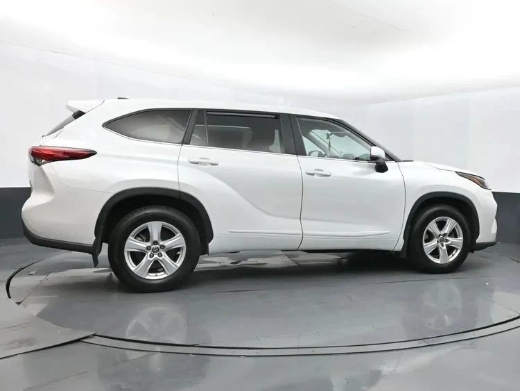 2023 Toyota Highlander - Image 4 of 12