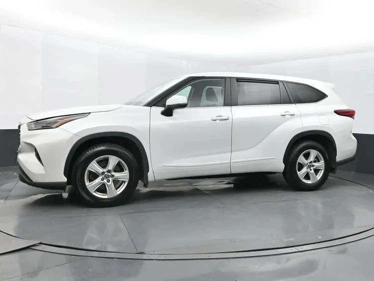 2023 Toyota Highlander - Image 5 of 12