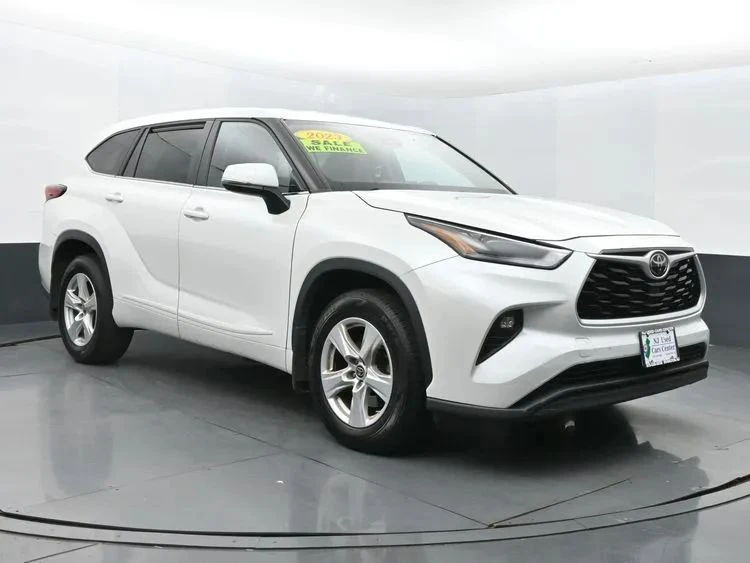 2023 Toyota Highlander - Image 2 of 12