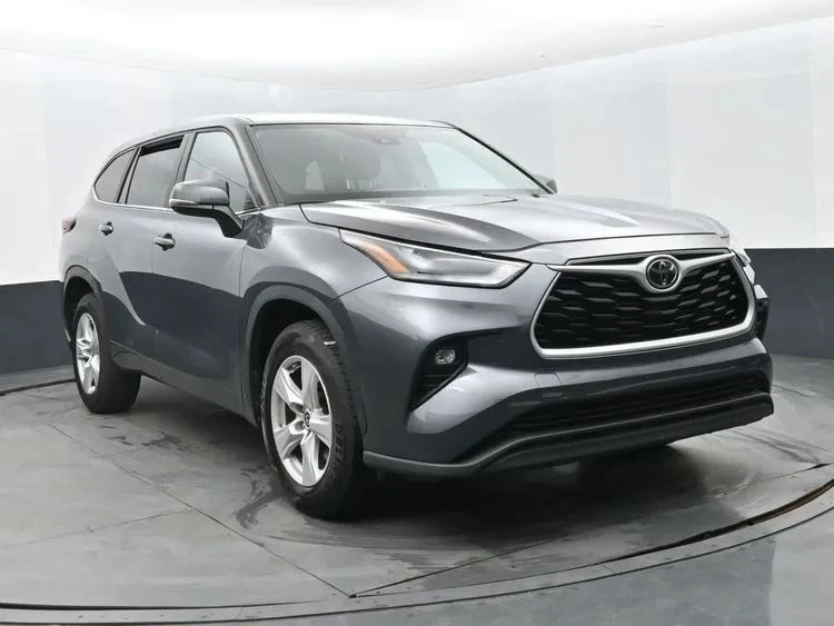 2023 Toyota Highlander - Image 2 of 12