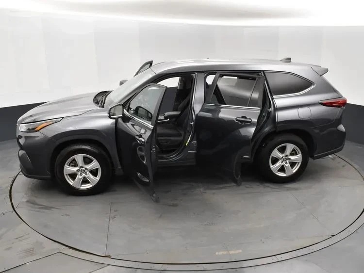 2023 Toyota Highlander - Image 7 of 12
