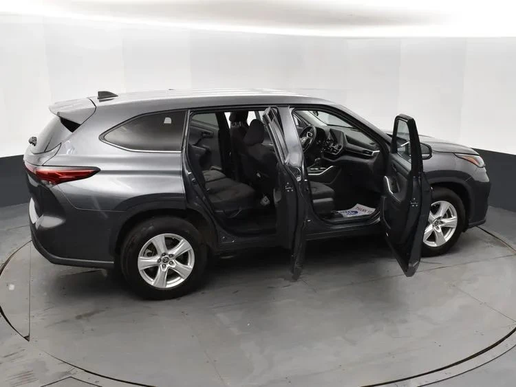 2023 Toyota Highlander - Image 6 of 12