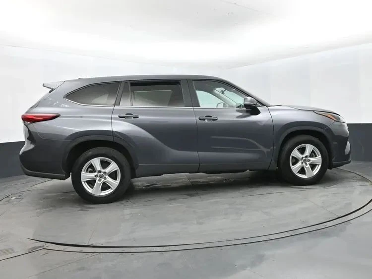 2023 Toyota Highlander - Image 4 of 12