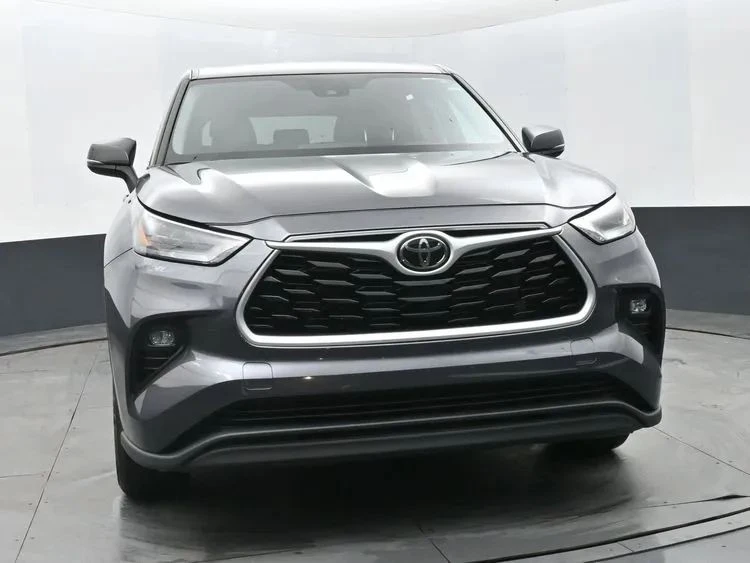2023 Toyota Highlander - Image 3 of 12