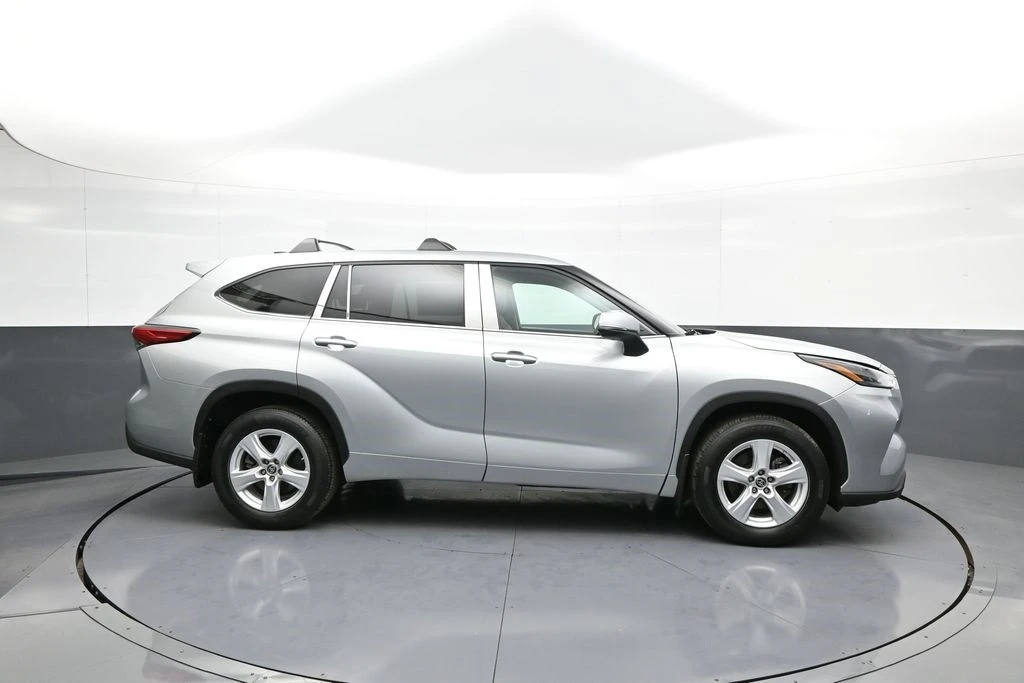 2023 Toyota Highlander - Image 5 of 12