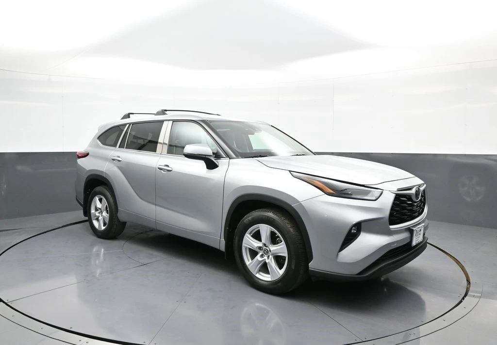 2023 Toyota Highlander - Image 4 of 12