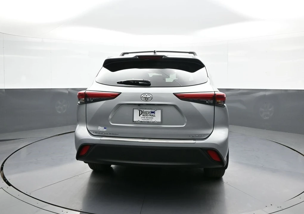 2023 Toyota Highlander - Image 7 of 12