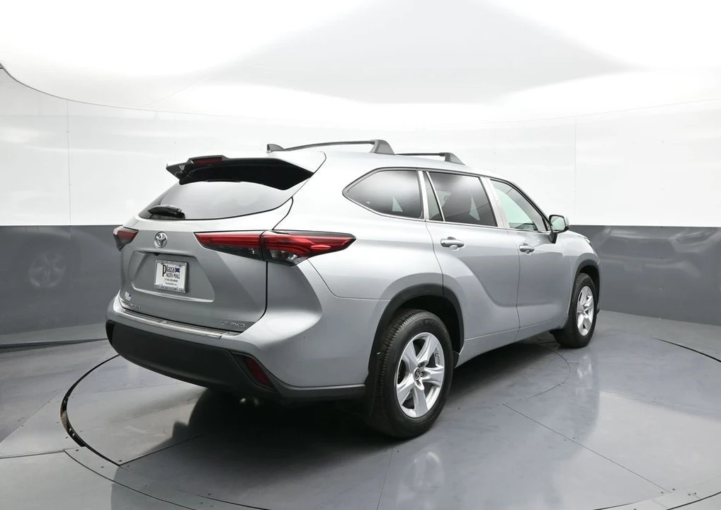 2023 Toyota Highlander - Image 6 of 12