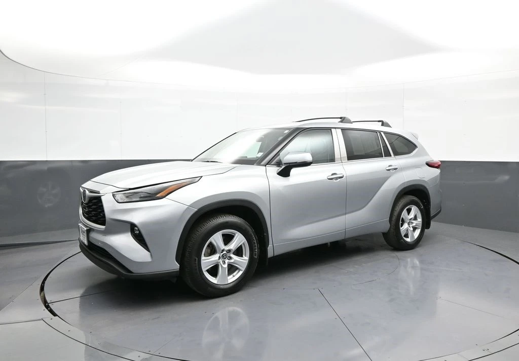 2023 Toyota Highlander - Image 10 of 12