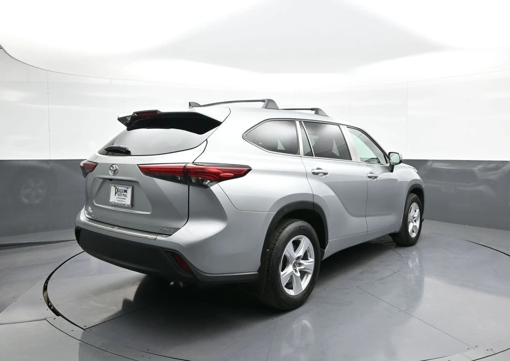 2023 Toyota Highlander - Image 6 of 12