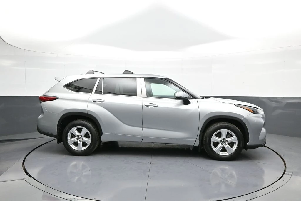 2023 Toyota Highlander - Image 5 of 12