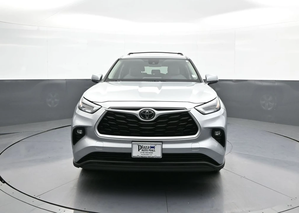 2023 Toyota Highlander - Image 2 of 12