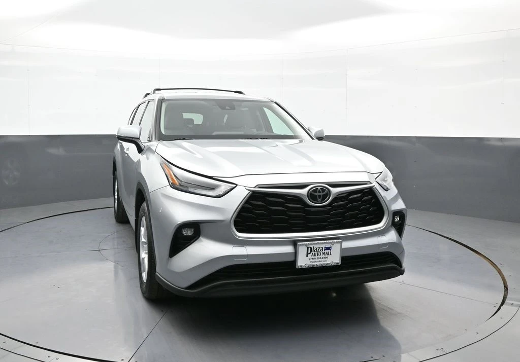 2023 Toyota Highlander - Image 3 of 12