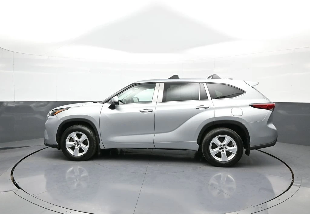 2023 Toyota Highlander - Image 9 of 12
