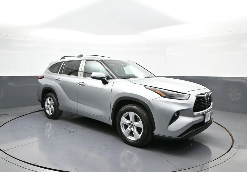2023 Toyota Highlander - Image 4 of 12