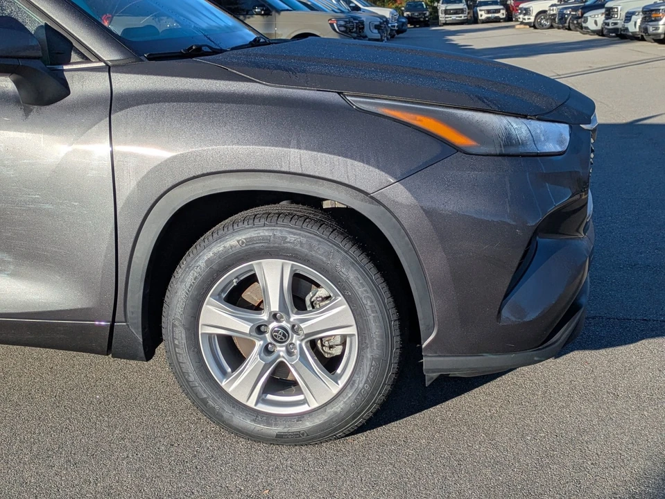 2023 Toyota Highlander - Image 11 of 21