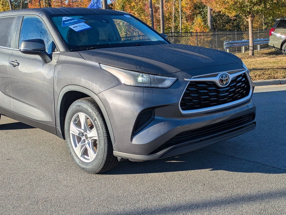 2023 Toyota Highlander - Image 10 of 12
