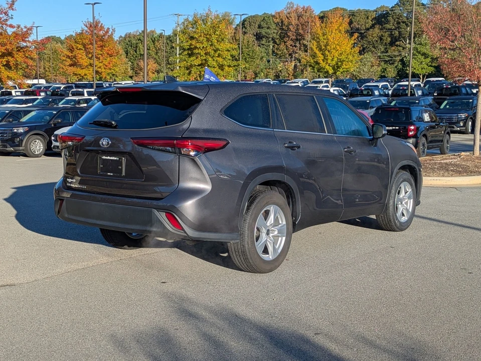 2023 Toyota Highlander - Image 4 of 12