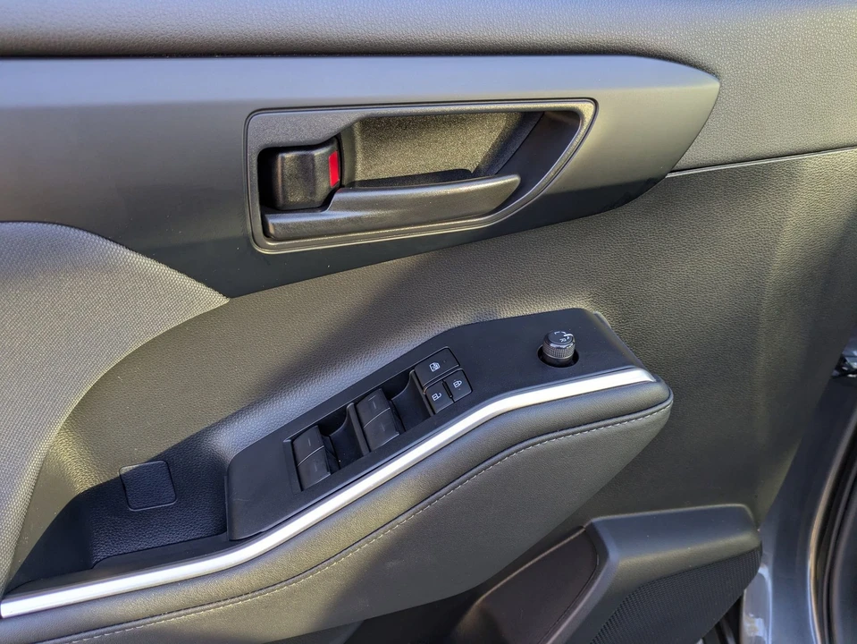 2023 Toyota Highlander - Image 16 of 21