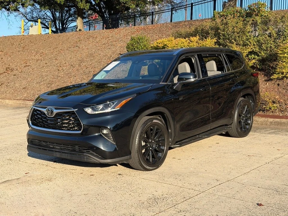2023 Toyota Highlander - Image 2 of 21