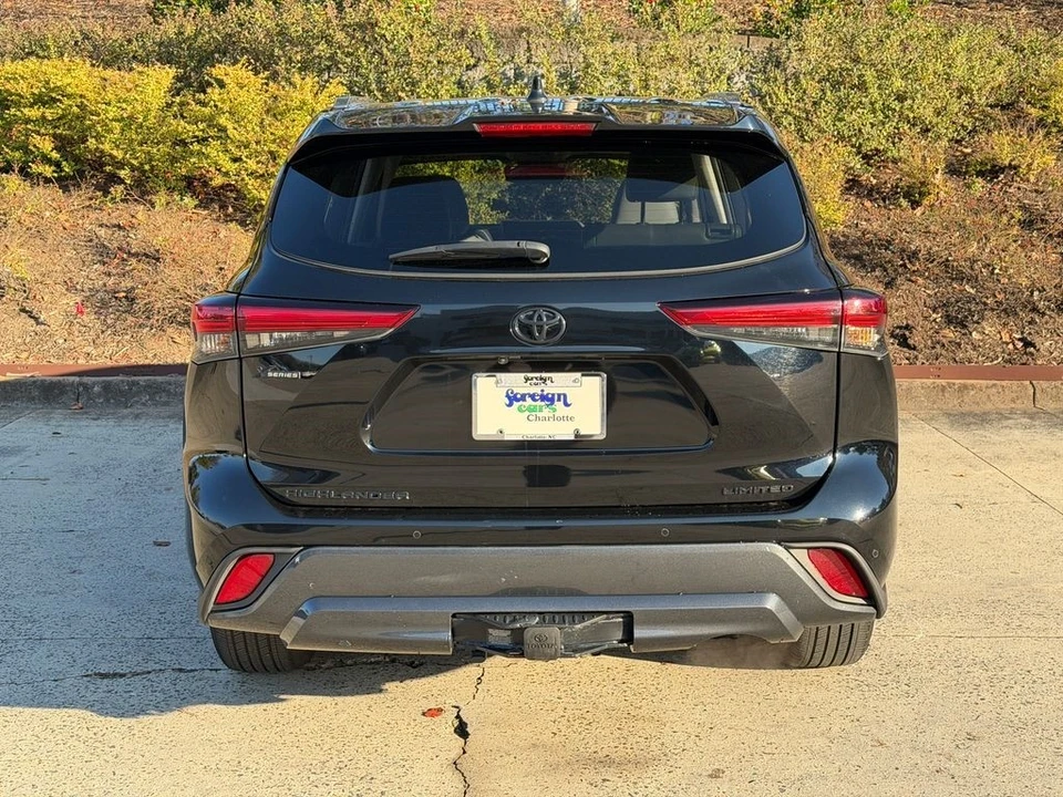 2023 Toyota Highlander - Image 7 of 21