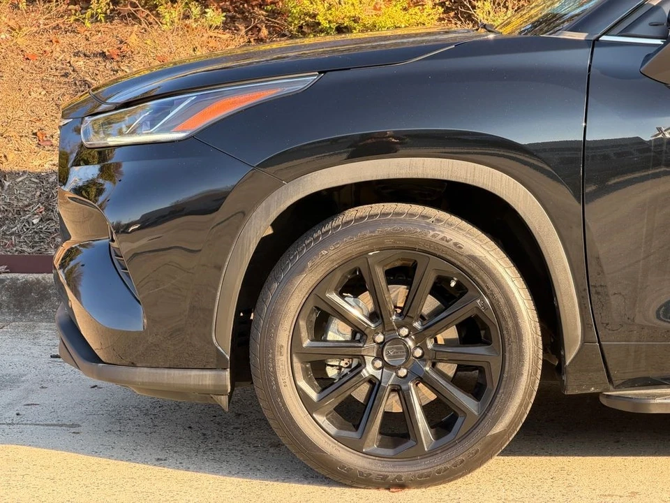 2023 Toyota Highlander - Image 13 of 21