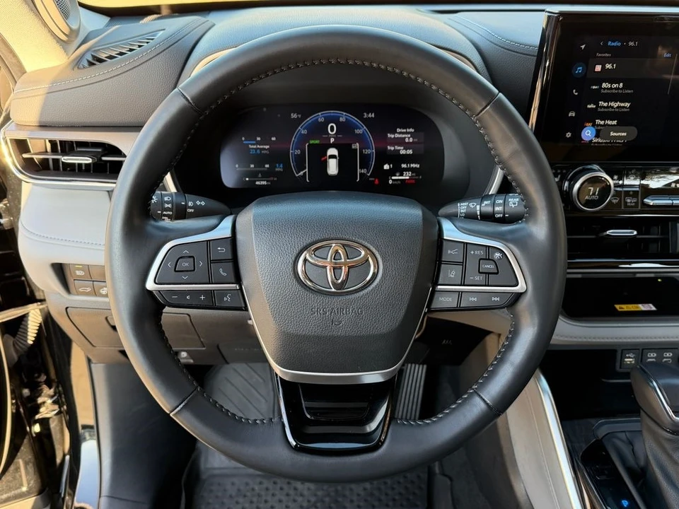 2023 Toyota Highlander - Image 18 of 21