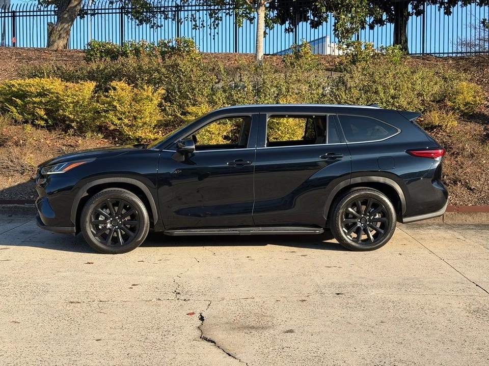 2023 Toyota Highlander - Image 10 of 21
