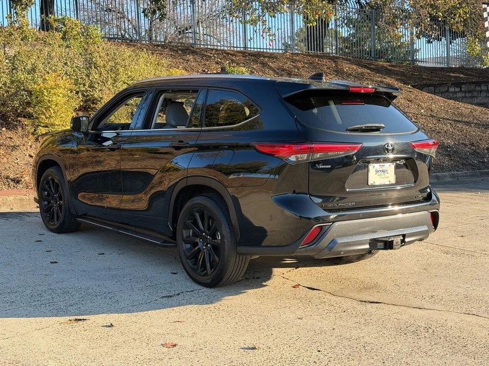 2023 Toyota Highlander - Image 8 of 21
