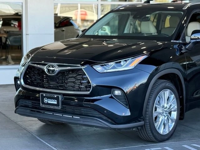 2023 Toyota Highlander - Image 3 of 12