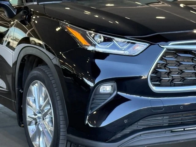 2023 Toyota Highlander - Image 8 of 12
