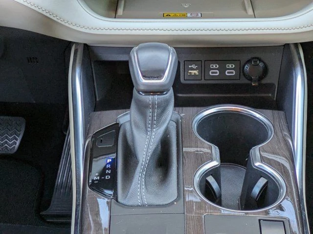 2023 Toyota Highlander - Image 15 of 21